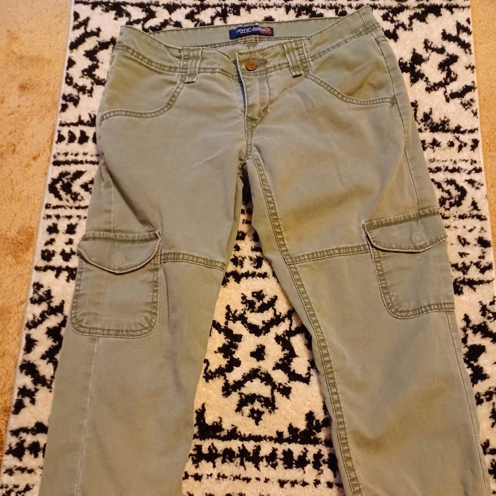 Levi's cropped cargo pants